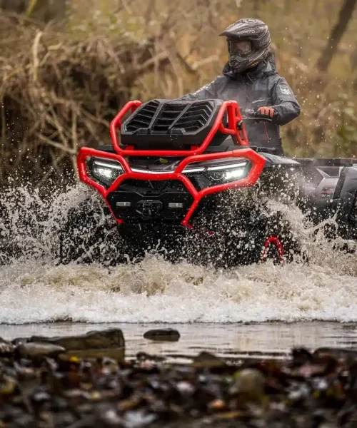 CFMOTO CFORCE 1000 MV podczas przejazdu przez wodę